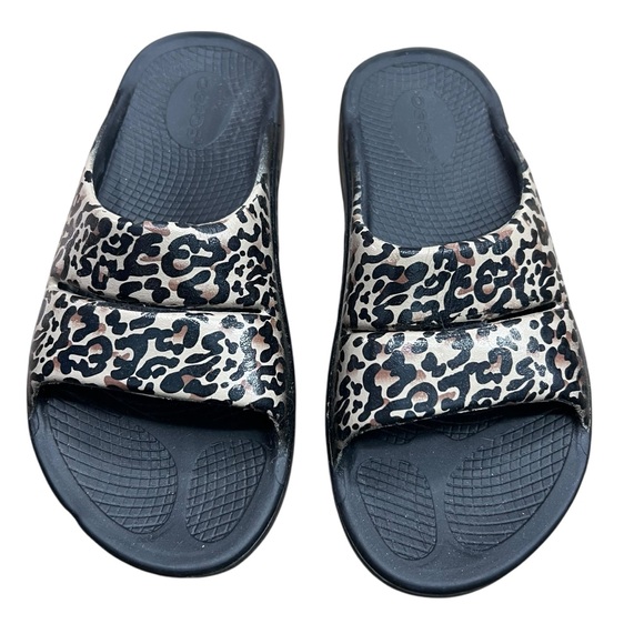 Oofos Leopard Print Slide Sandals Size 6 - Picture 1 of 6
